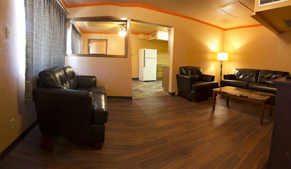 Capitol Inn & Suites - photo 18