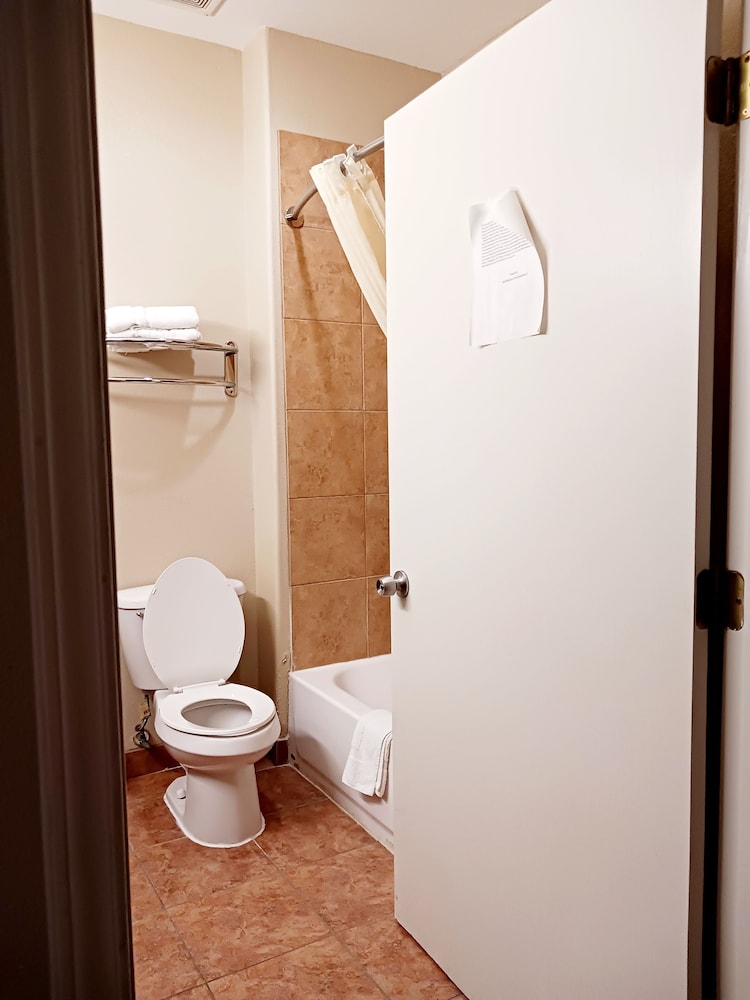 Yorktown Inn And Suites - photo 57