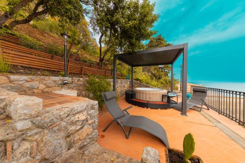 Jureka Sea View Apartment 1 — 4-Star Luxury Hotel in Cefalu, Italy