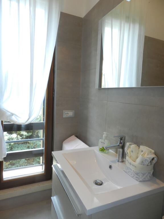 Villa Valesana Regarda Travel — 4-Star Luxury Hotel in Lazise, Italy