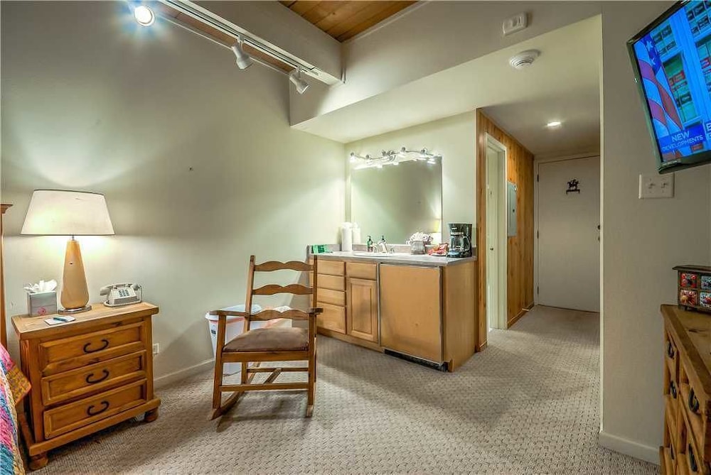 The West 3238 - photo 12
