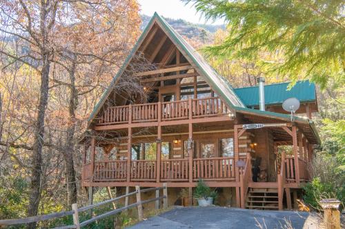 Living Waters Lodge By Avada Properties — 4-Star Luxury Hotel in Sevierville, United States