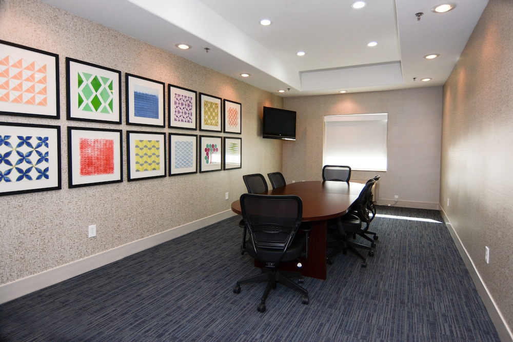 Holiday Inn Express & Suites New Boston by IHG - photo 35