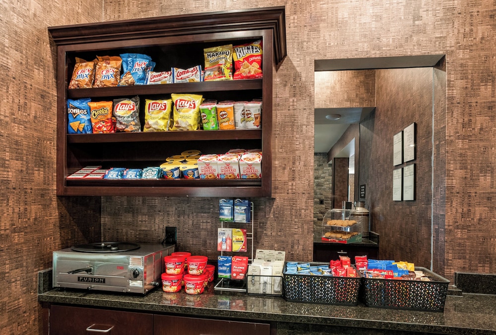 Cobblestone Hotel & Suites Appleton International Airport - photo 45