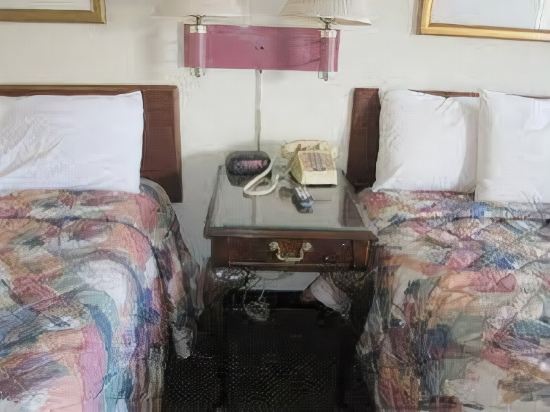 Regency Inn Of Naperville - photo 18