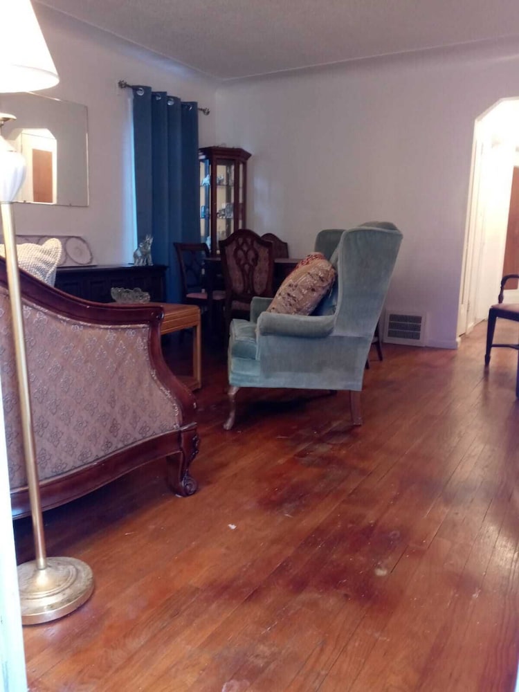 Super Comfy Room at a Great Location - photo 13