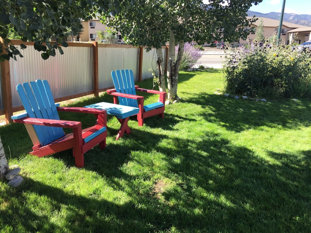 Circle R Motel - photo 44