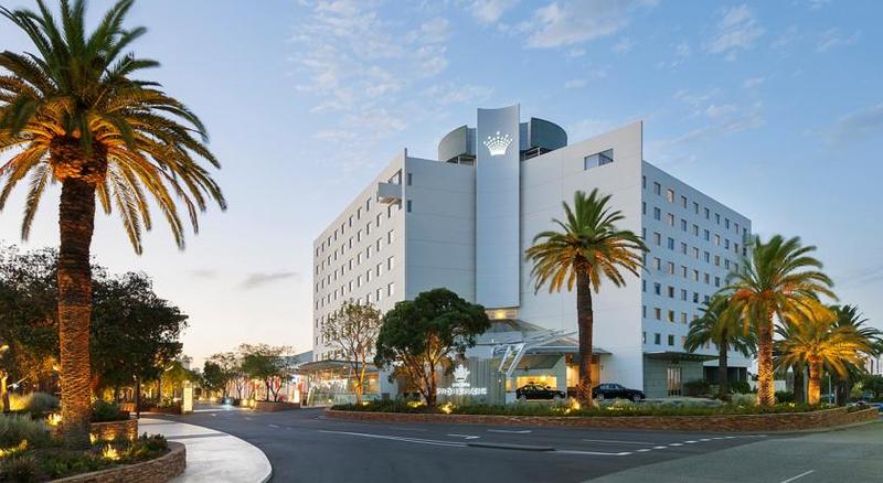 Crown Promenade Perth - carbon neutral hotel in Perth