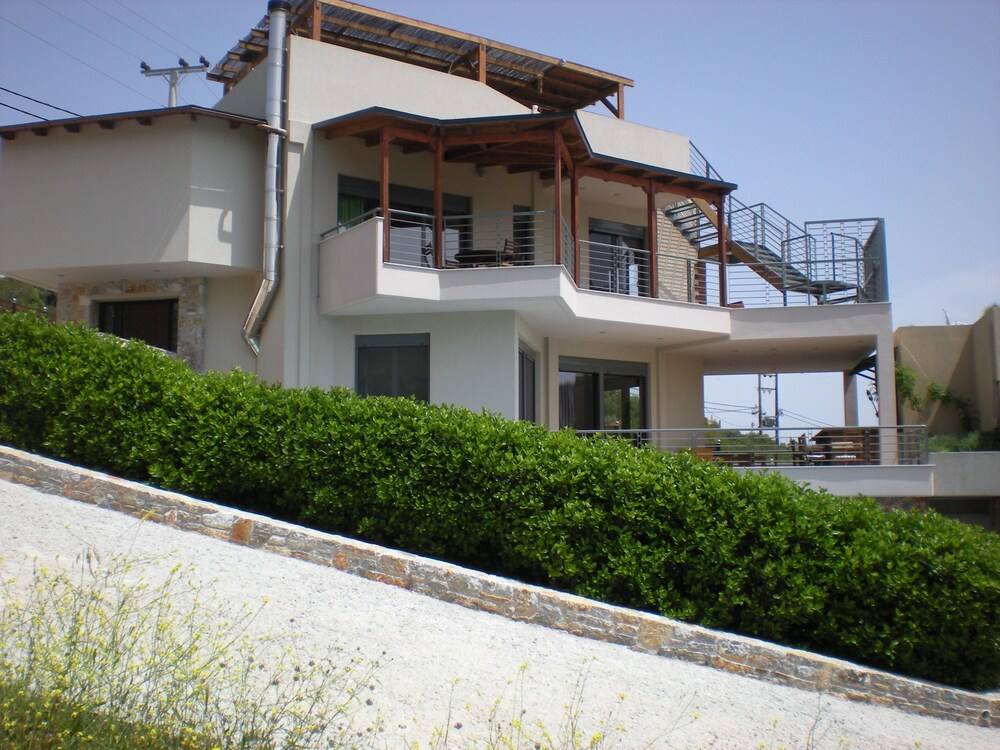 Villa Nefeli Six Bedroom Villa — 4-Star Luxury Hotel in Marathonas, Greece