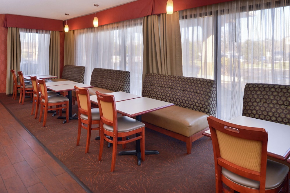 Hampton Inn Columbus East - photo 33