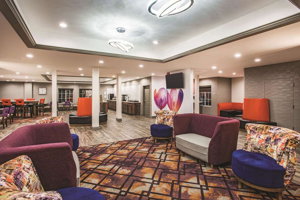 La Quinta Inn & Suites by Wyndham Chambersburg - photo 4