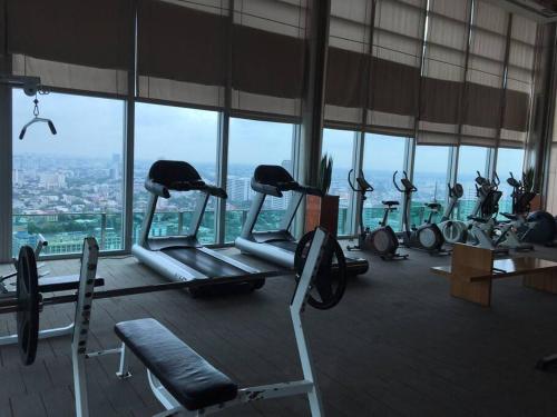 High Rise Luxury Condo 1Bed Roof Top Pool 2 Minmrt