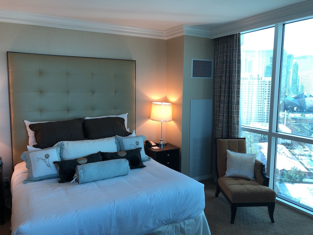 True 1BR Strip View at MGM Signature - photo 6
