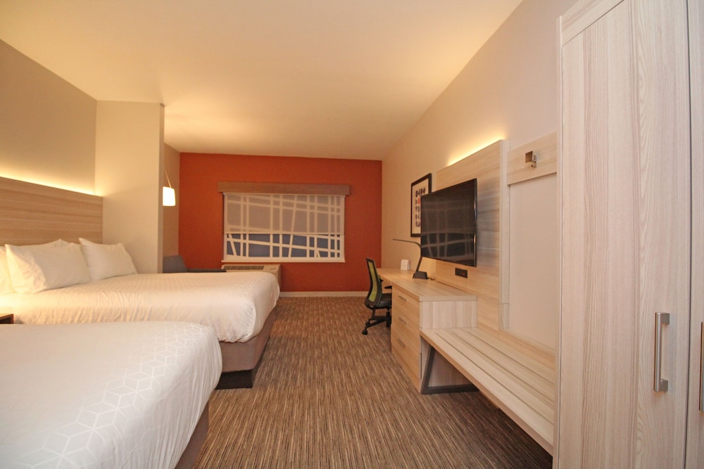 Holiday Inn Express & Suites Ocala by IHG - photo 10