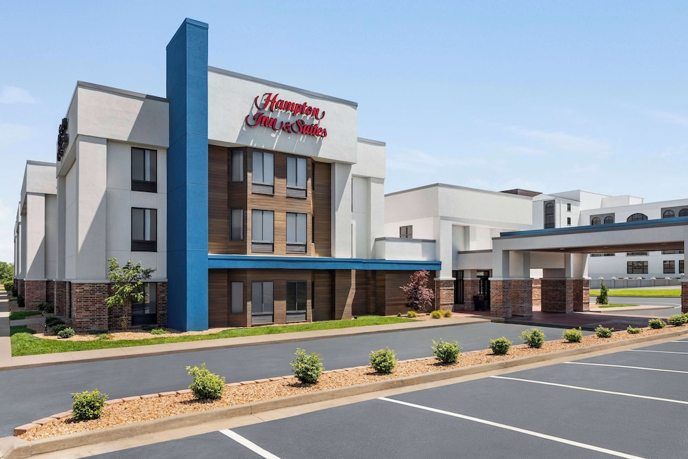 Hampton Inn & Suites Springfield MO - photo 30