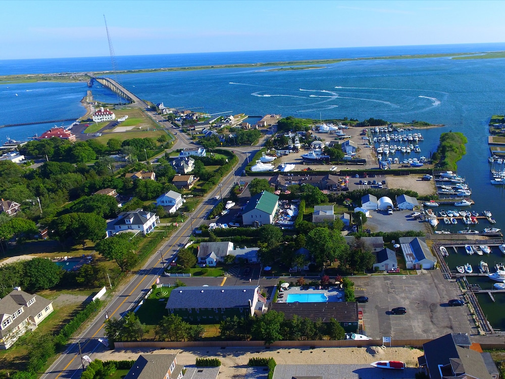 Baywatch Hotel & Marina - photo 52