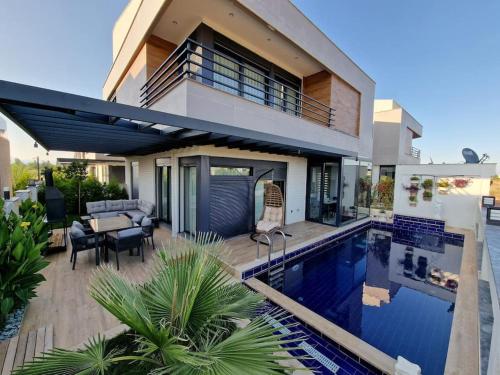 Perfect Family Villa Golden Life — 4-Star Luxury Hotel in Dosemealti, Turkey