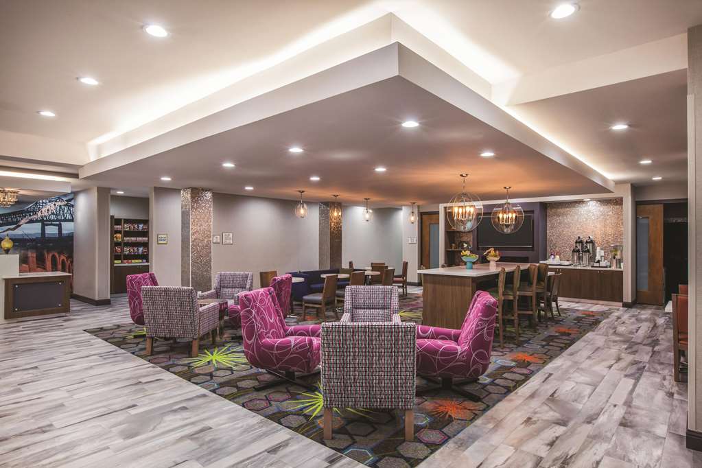 La Quinta Inn & Suites by Wyndham Baton Rouge Port Allen - photo 4