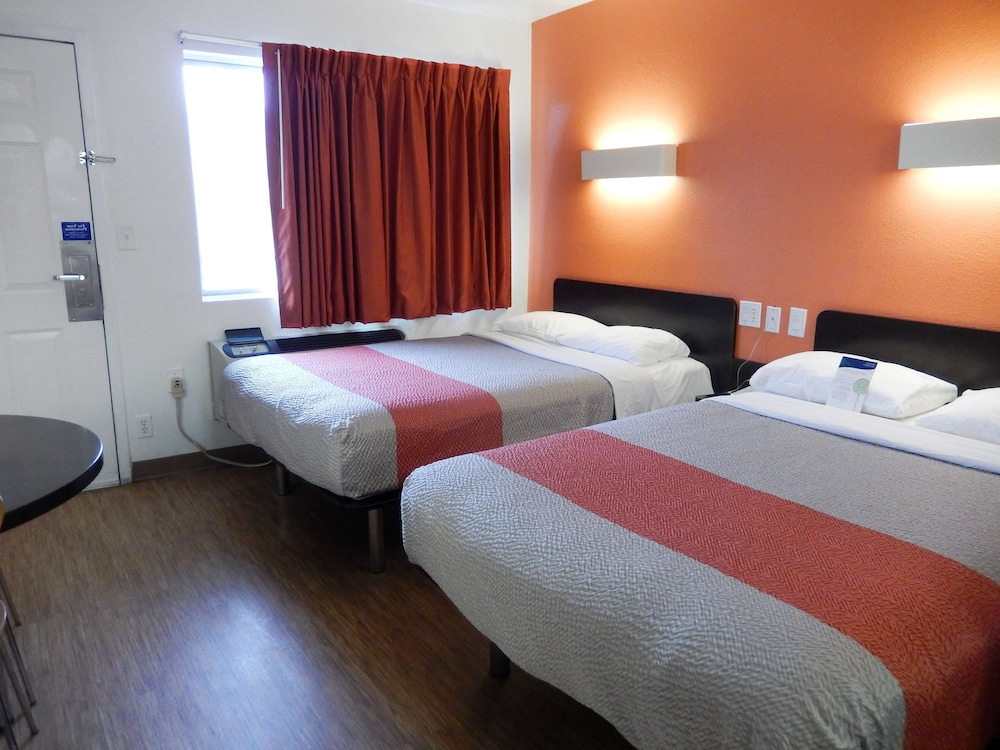 Motel 6 Clute TX - photo 13