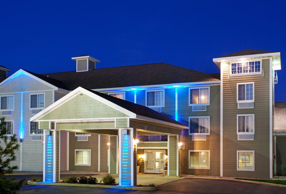 Holiday Inn Express & Suites New Buffalo by IHG - photo 39