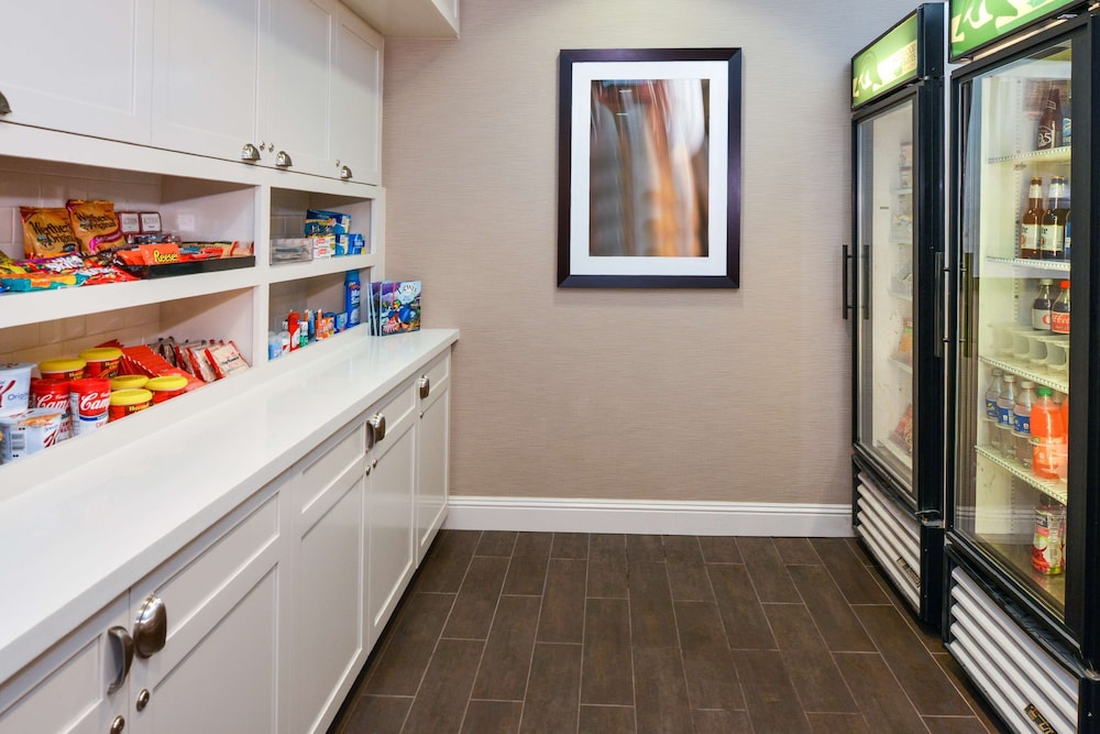 Homewood Suites by Hilton Fresno - photo 46