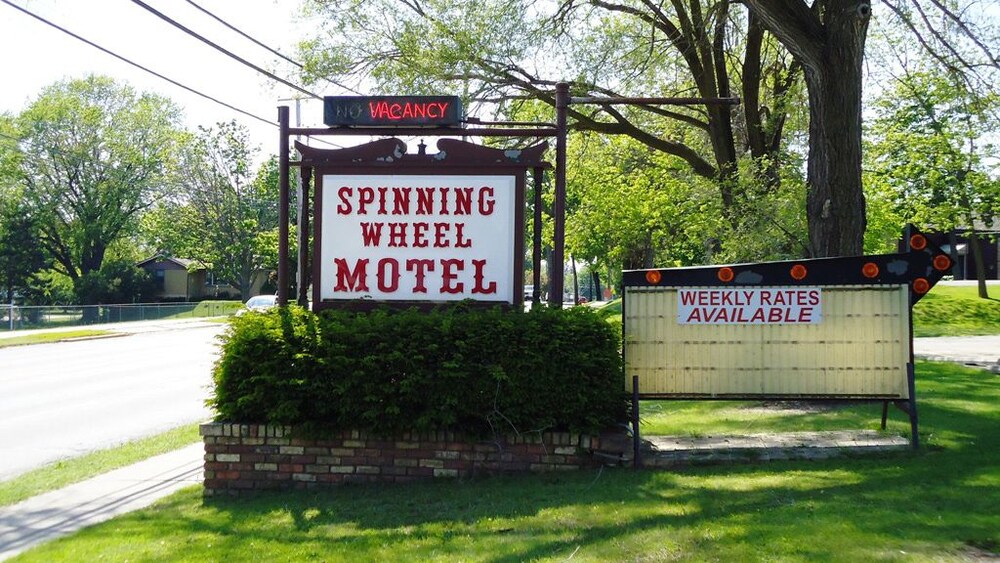Spinning Wheel Motel - photo 11