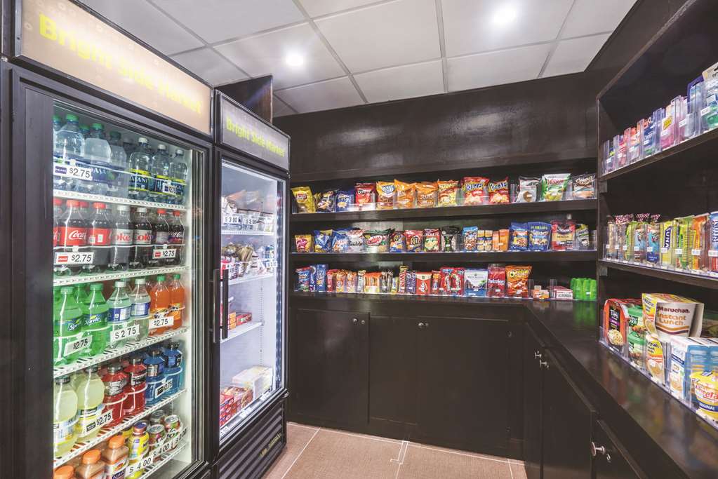 La Quinta Inn & Suites by Wyndham Louisville East - photo 32