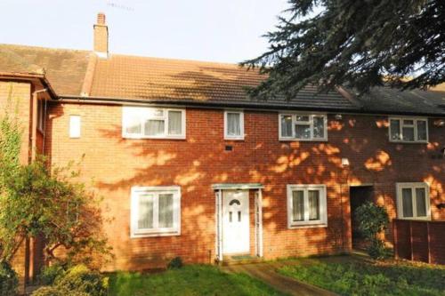 Spacious 3BHK near Heathrow - last minute hotel in Unknown City