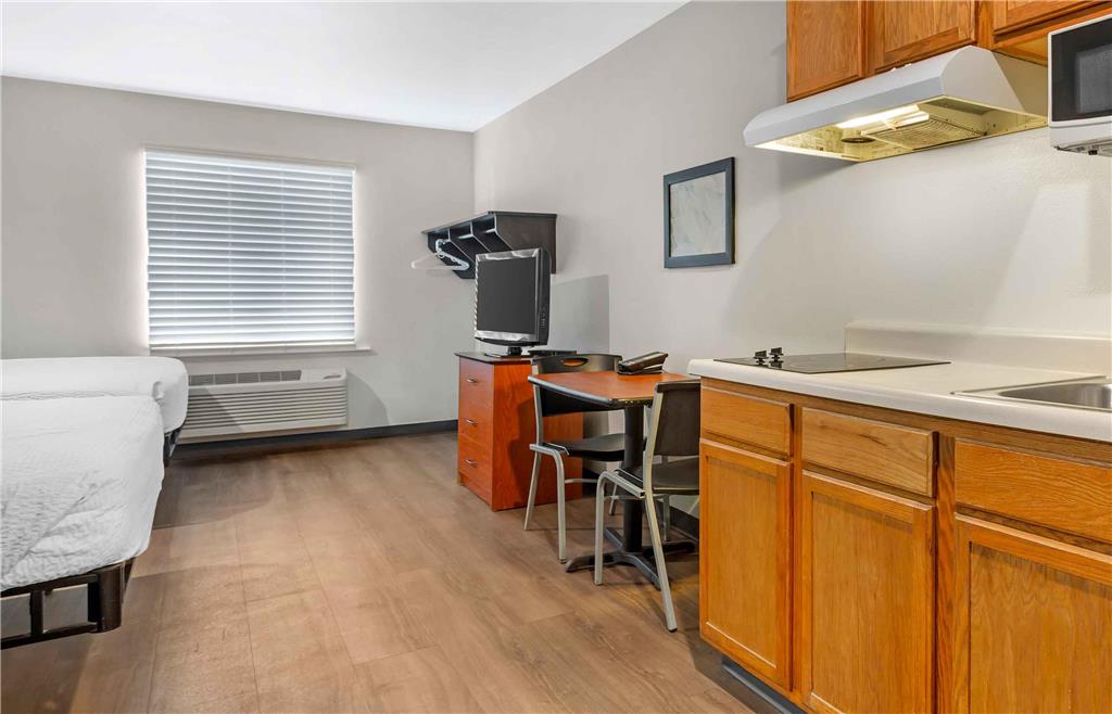 WoodSpring Suites Fort Myers Southeast - photo 17