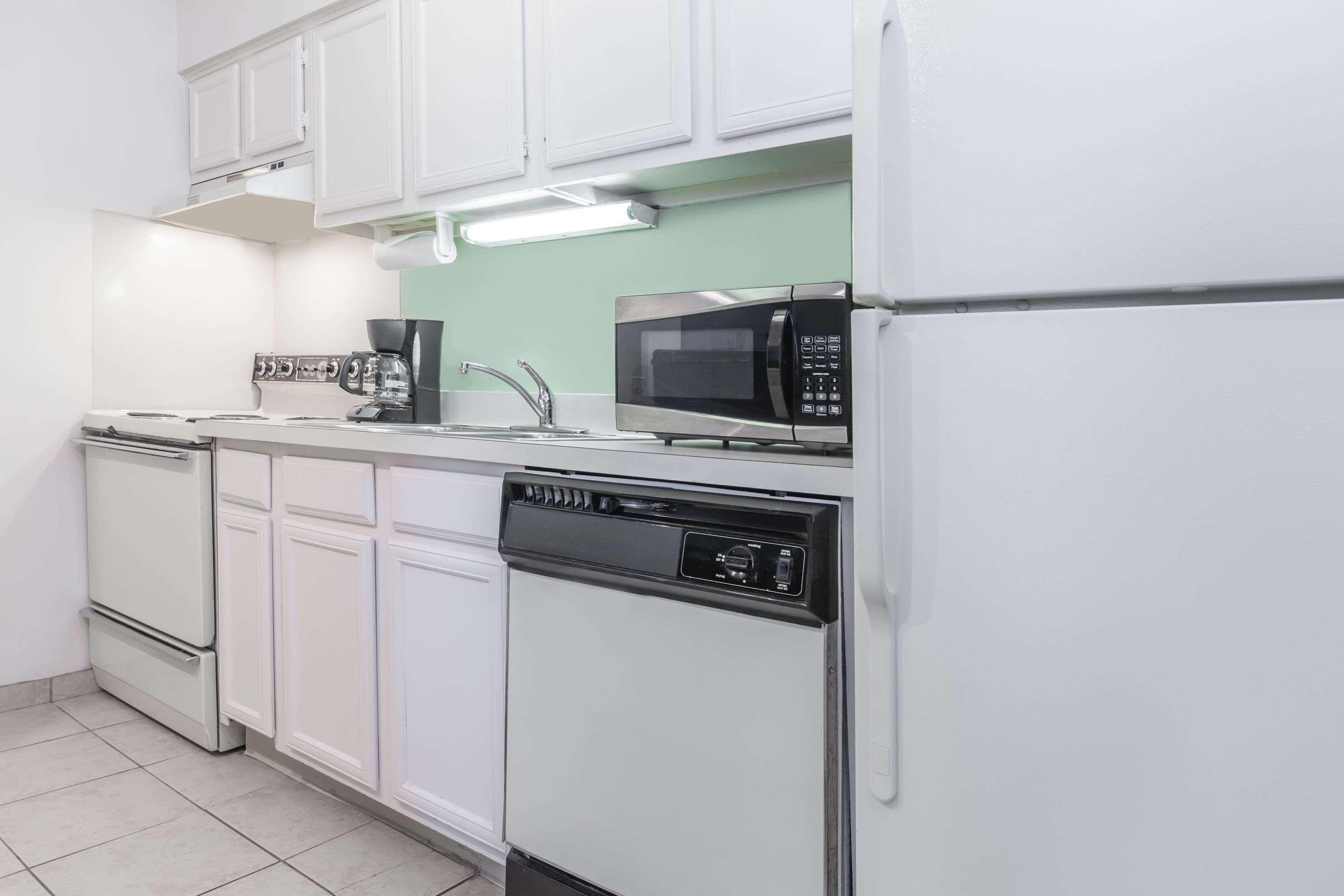 Hawthorn Extended Stay by Wyndham Dallas - photo 19