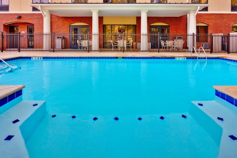 Holiday Inn Express & Suites Flowood by IHG - photo 36