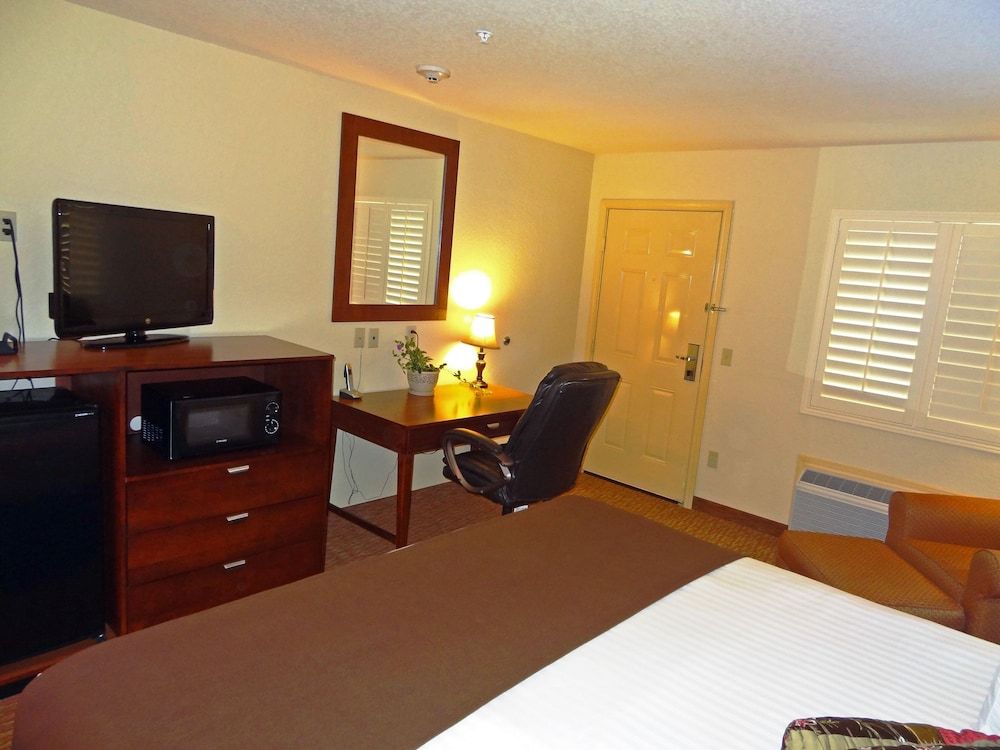Kenedy Inn & Suites - photo 12