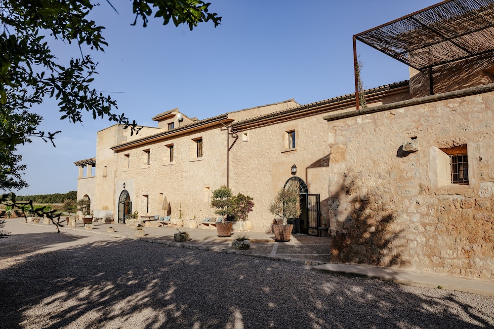 Finca Gomera Luxury Country House — 4-Star Luxury Hotel in Llucmajor, Spain