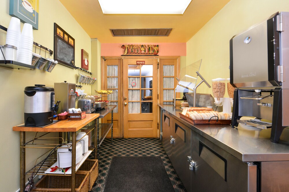 Americas Best Value Inn Mayflower - photo 15