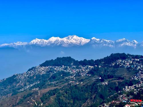 Veronica Alpina Mountain View — 5-Star Luxury Hotel in Darjiling, India