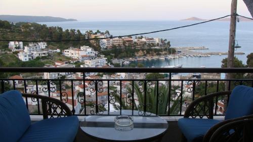 Captain George's Apartments — 4-Star Luxury Hotel in Patitirion, Greece
