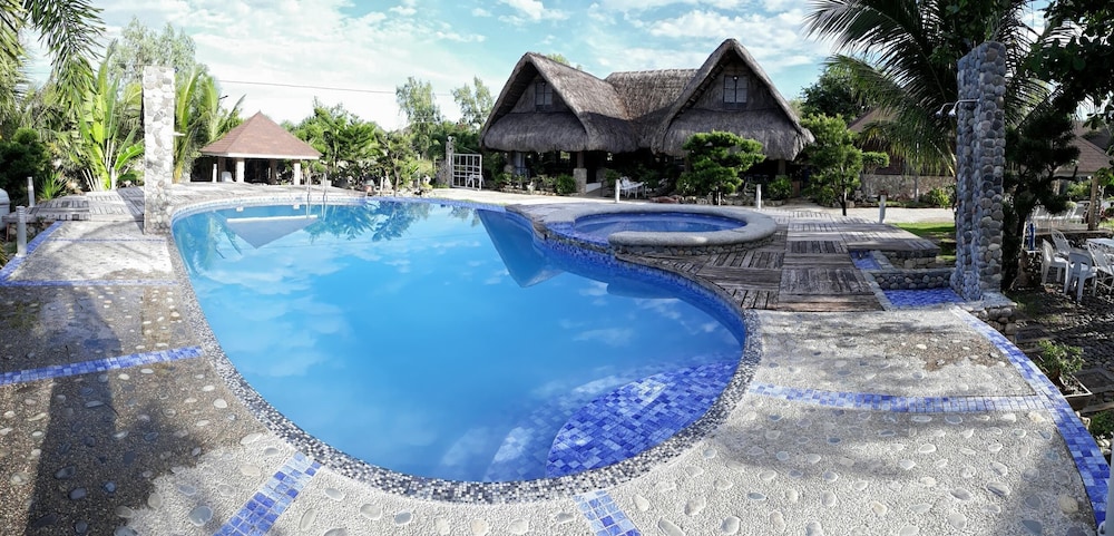 Century Gardens Hotel — hotel in Pasuquin