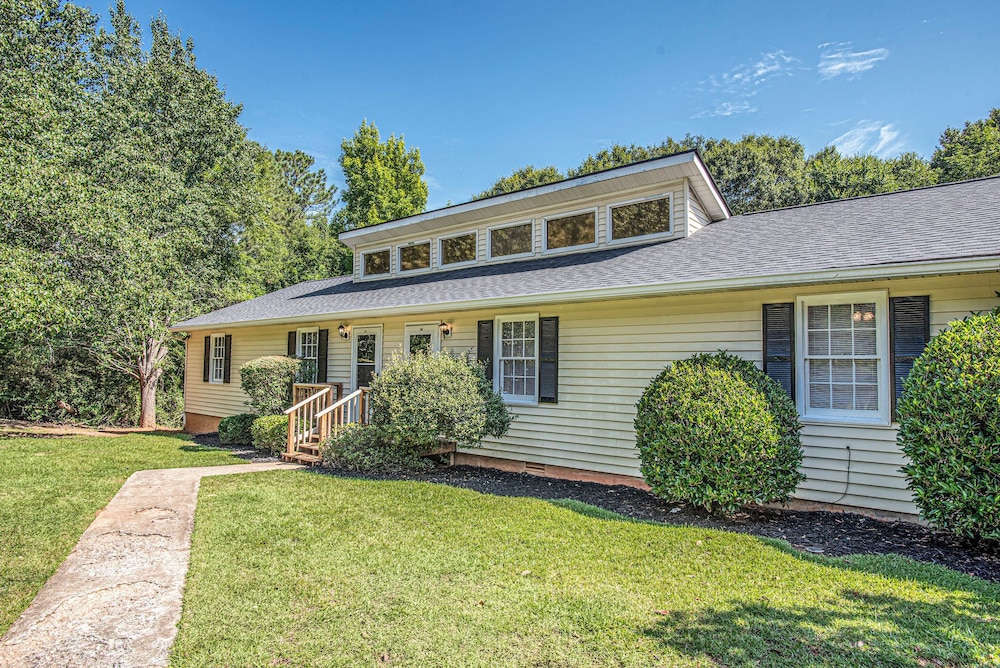 Double Dawg Duo in Athens, United States