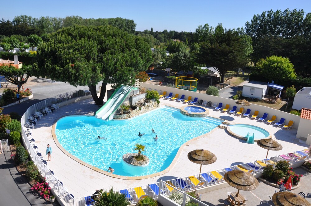 Camping Domaine des Salins — 4-Star Luxury Hotel in Saint-Hilaire-De-Riez, France