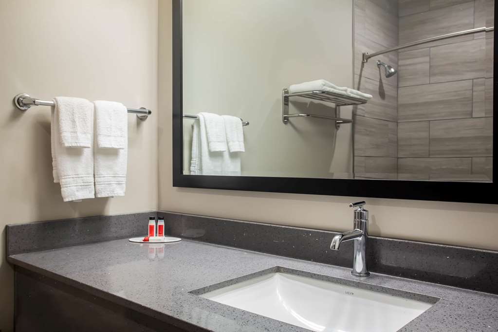 Super 8 by Wyndham St. Louis North - photo 14
