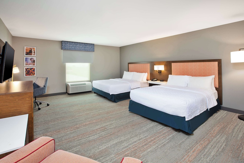 Hampton Inn Clinton IA - photo 29