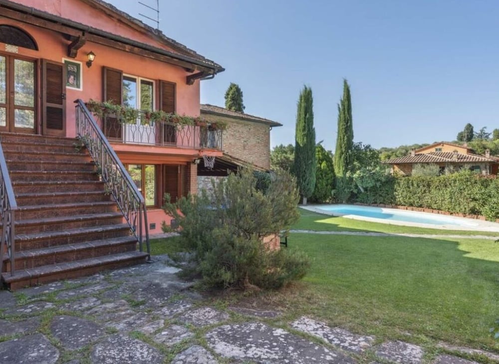 Villa Rosina Comfortable Holiday Residence — 4-Star Luxury Hotel in Lucignano, Italy