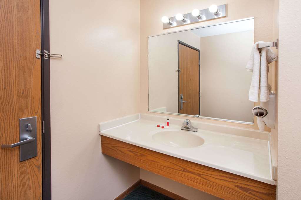 Super 8 by Wyndham Anamosa IA - photo 8