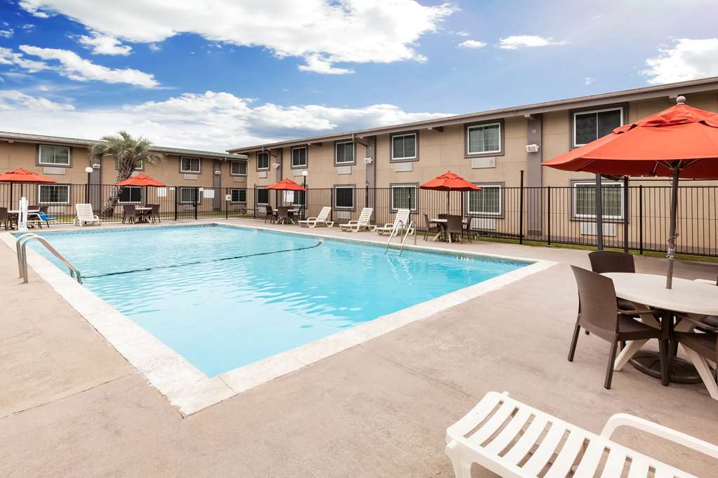 Super 8 by Wyndham Beaumont I 10 South College St - photo 10