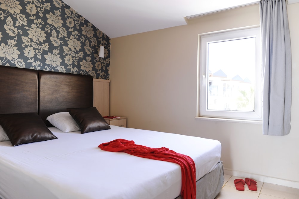 Joker Side Hill Suite Hotel — Side — photo 2