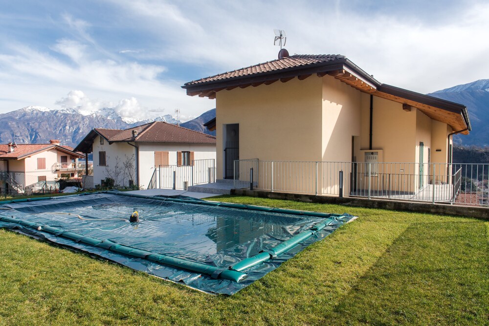 Magic Garden with Jacuzzi Pool and Luxury Lake Como view — 4-Star Luxury Hotel in Lenno, Italy