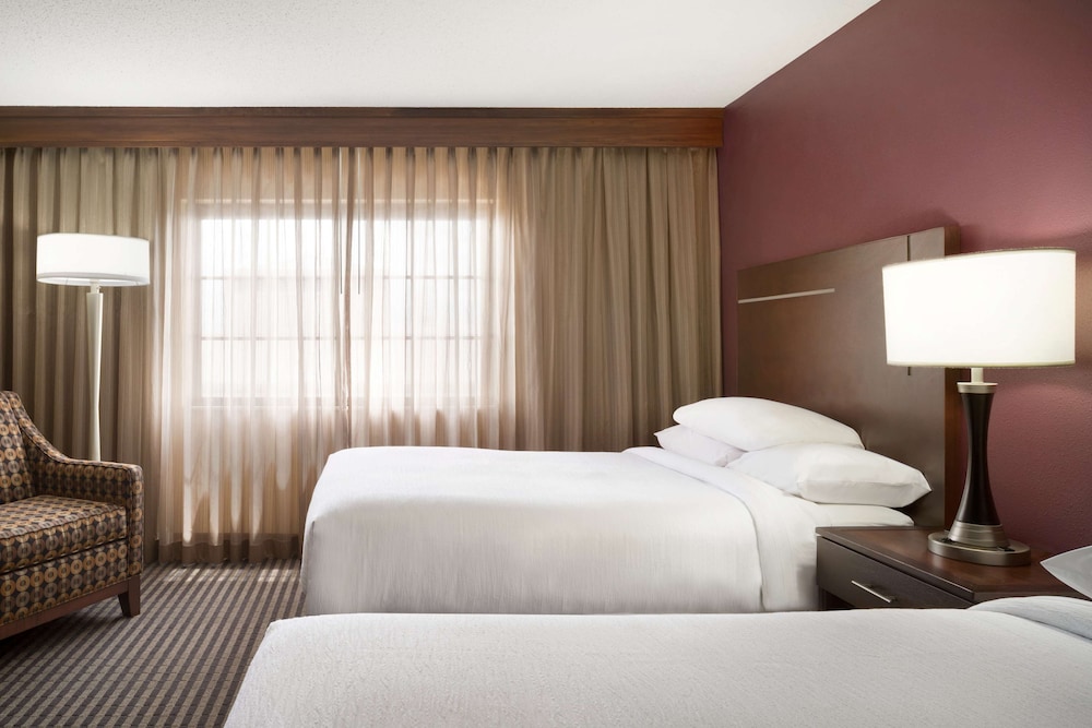 Embassy Suites Hotel Des Moines Downtown - photo 9