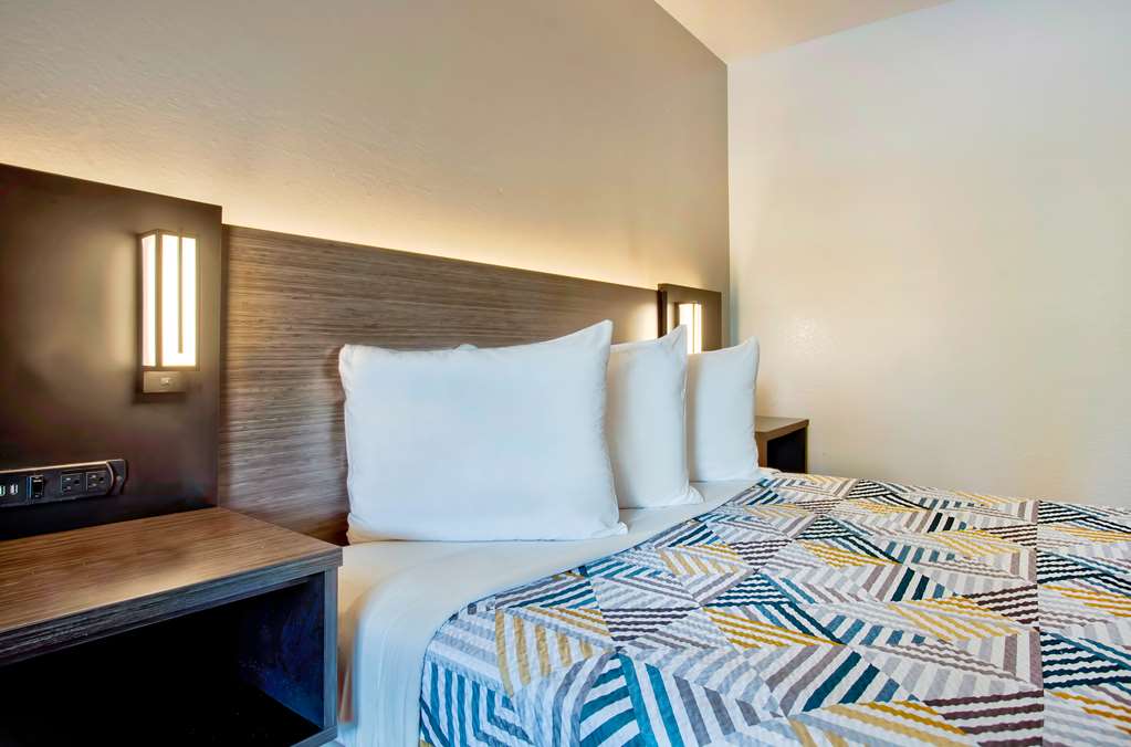 Motel 6 Salem OR Expo Center - photo 12