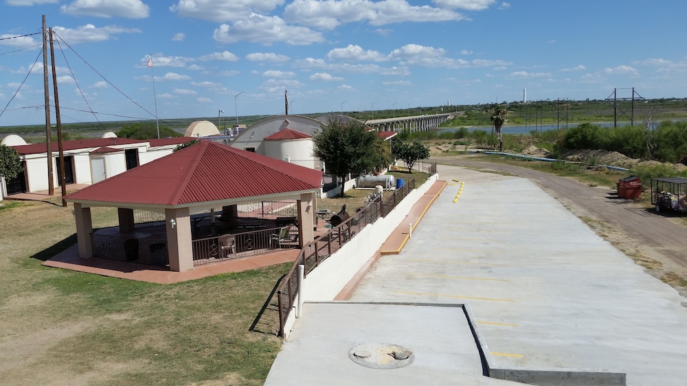 Lakeview Inn & Suites - photo 46
