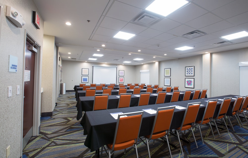 Holiday Inn Express Hotel & Suites Tupelo by IHG - photo 51